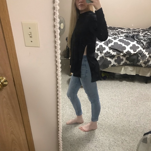 Long sleeve shirt with high slit - Picture 3 of 3